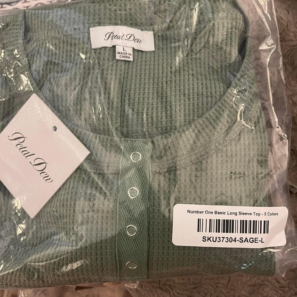 Petal dew. Size large. Sage color NWT